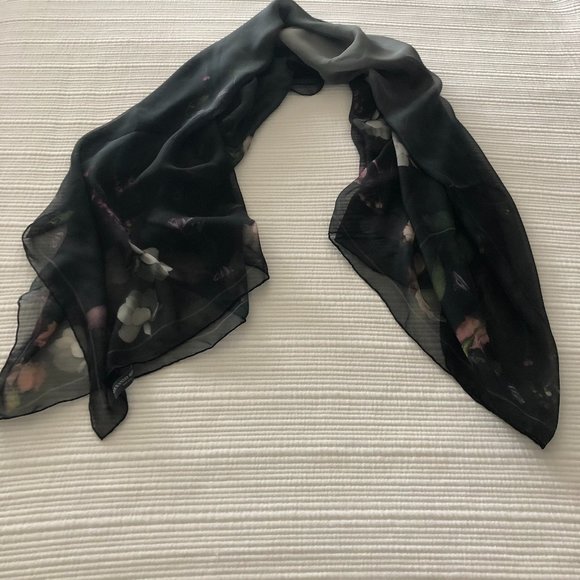 Alexander McQueen Silk Chiffon scarf - Picture 3 of 3